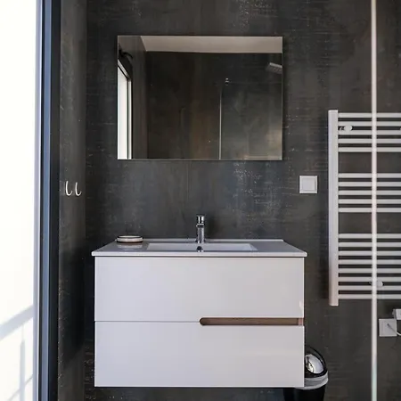 Moderna V4 C/ Piscina Privativa Nazare