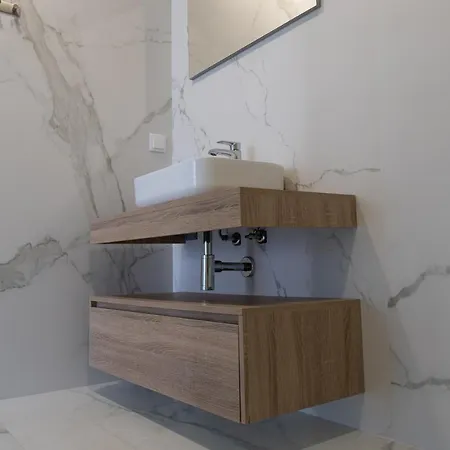 Moderna V4 C/ Piscina Privativa *