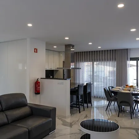 Moderna V4 C/ Piscina Privativa * Nazare