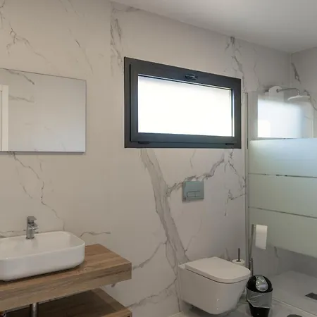 Moderna V4 C/ Piscina Privativa