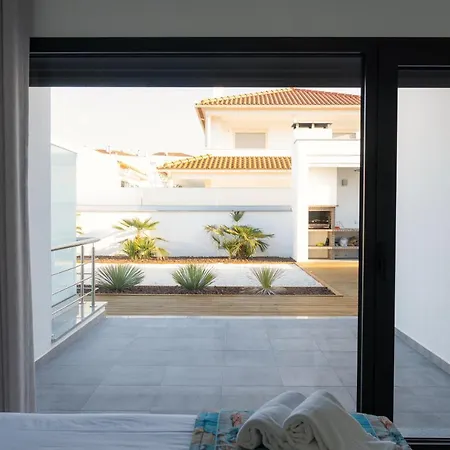 Moderna V4 C/ Piscina Privativa * Nazare