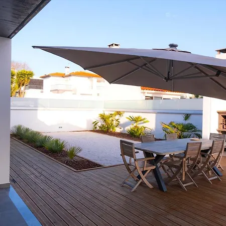 Moderna V4 C/ Piscina Privativa Villa
