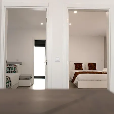 Villa Moderna V4 C/ Piscina Privativa Nazare