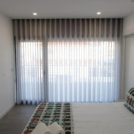 Moderna V4 C/ Piscina Privativa Villa Nazare